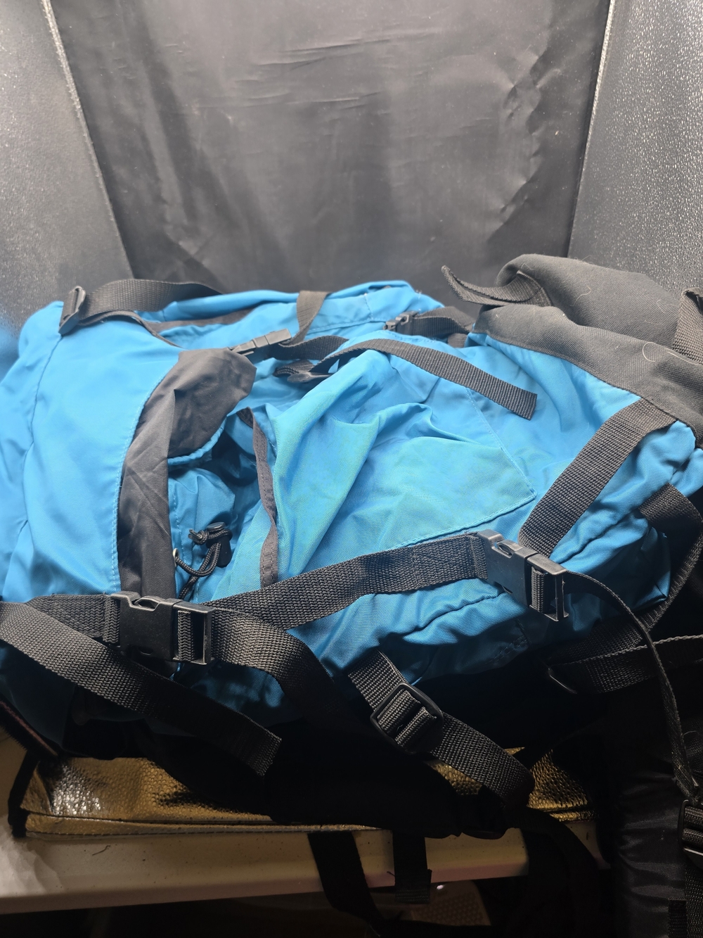 Blue Lightweight Men's Backpack with Multiple Straps